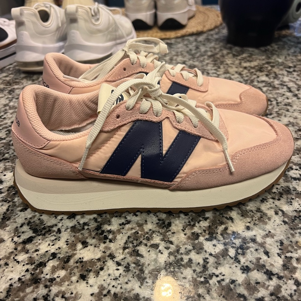 New Balance 237
